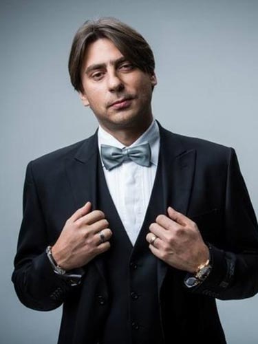 Роман Емельянов