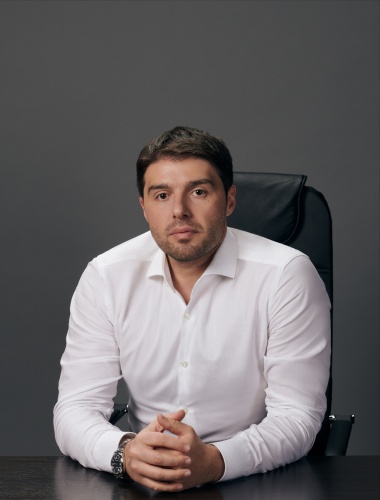 Эдуард Оганесян   — Исполнительный директор радиохолдинга Krutoy Media.
