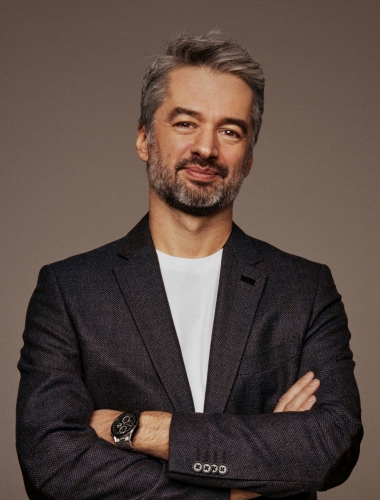Денис  Сериков  